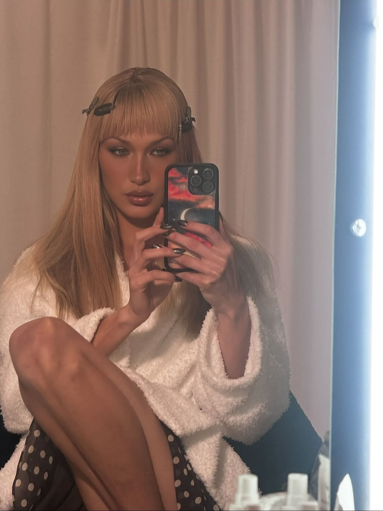 Bella Hadid ima možda najcool frizuru sezone: Osvanula je sa šiškama koje su nekad bile veliki hit