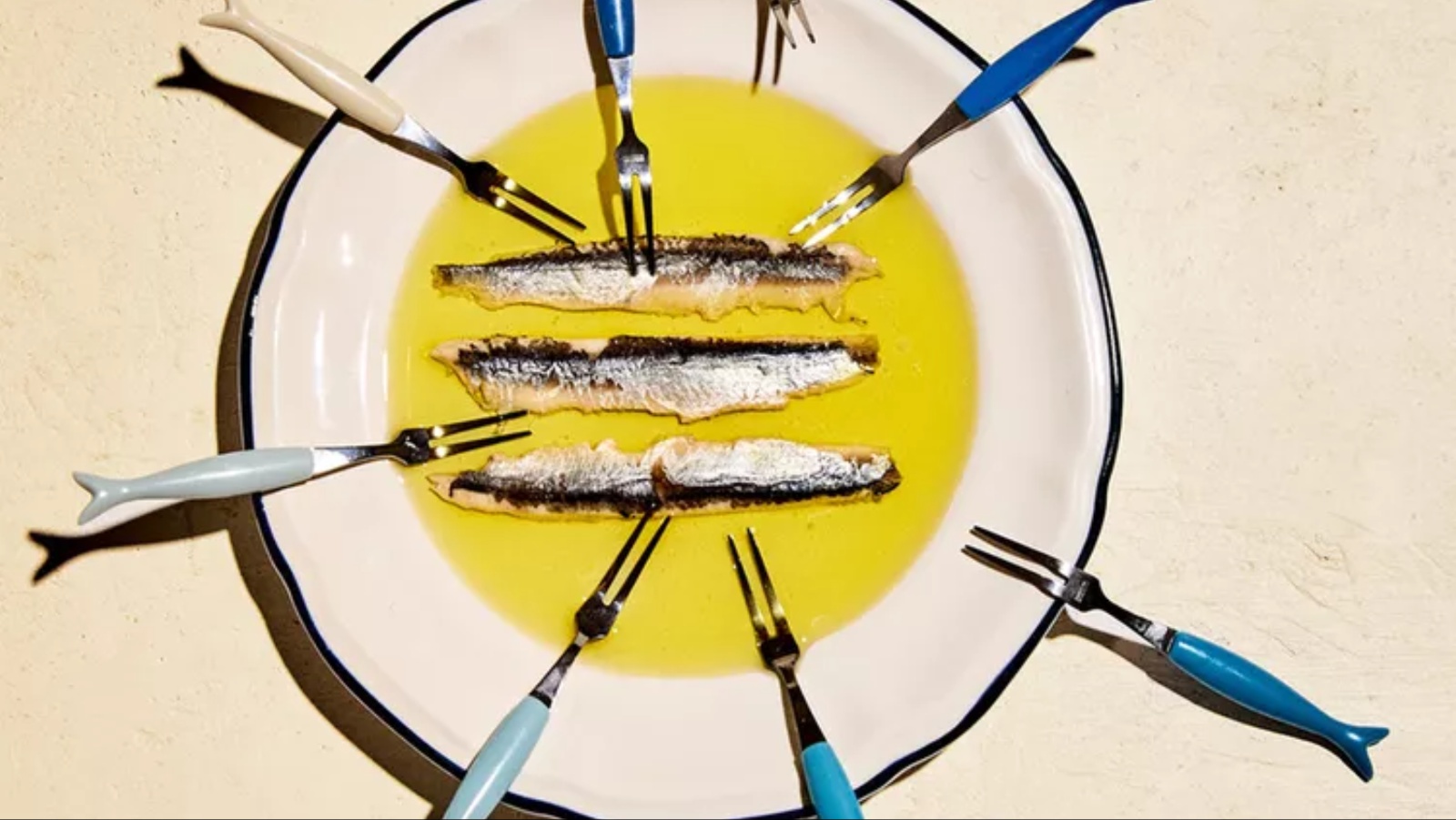 Motiv sardine najprije je zavladao ljetnim, modnim trendovima, a potom i u dekoraciji interijera