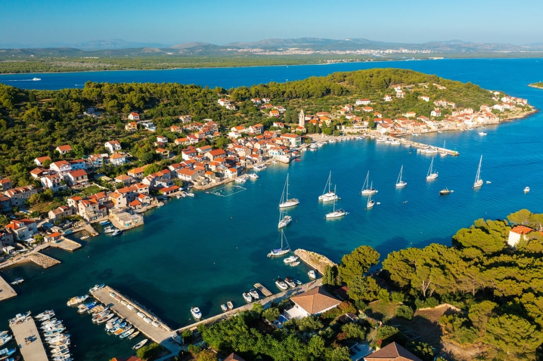 Ideja za bijeg od gužvi ako ste u Vodicama ili Šibeniku: Otok Prvić mali je raj bez automobila
