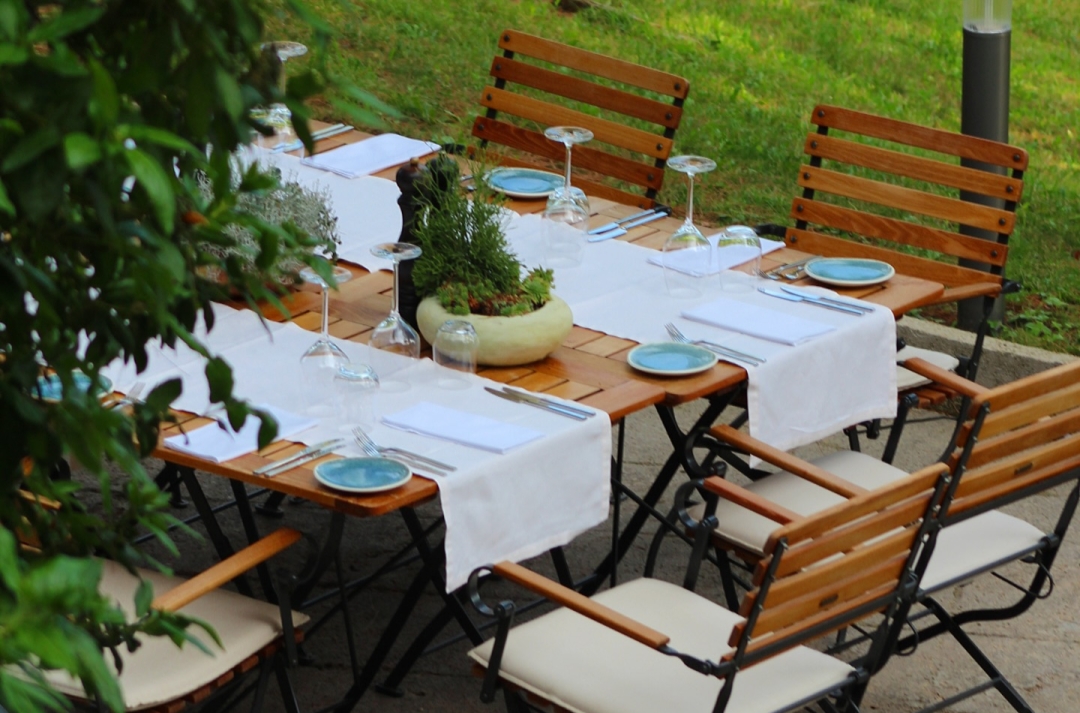 Ručak ili večera u mediteranskom vrtu s pogledom na more – ovo je najbolji restoran u Crikvenici