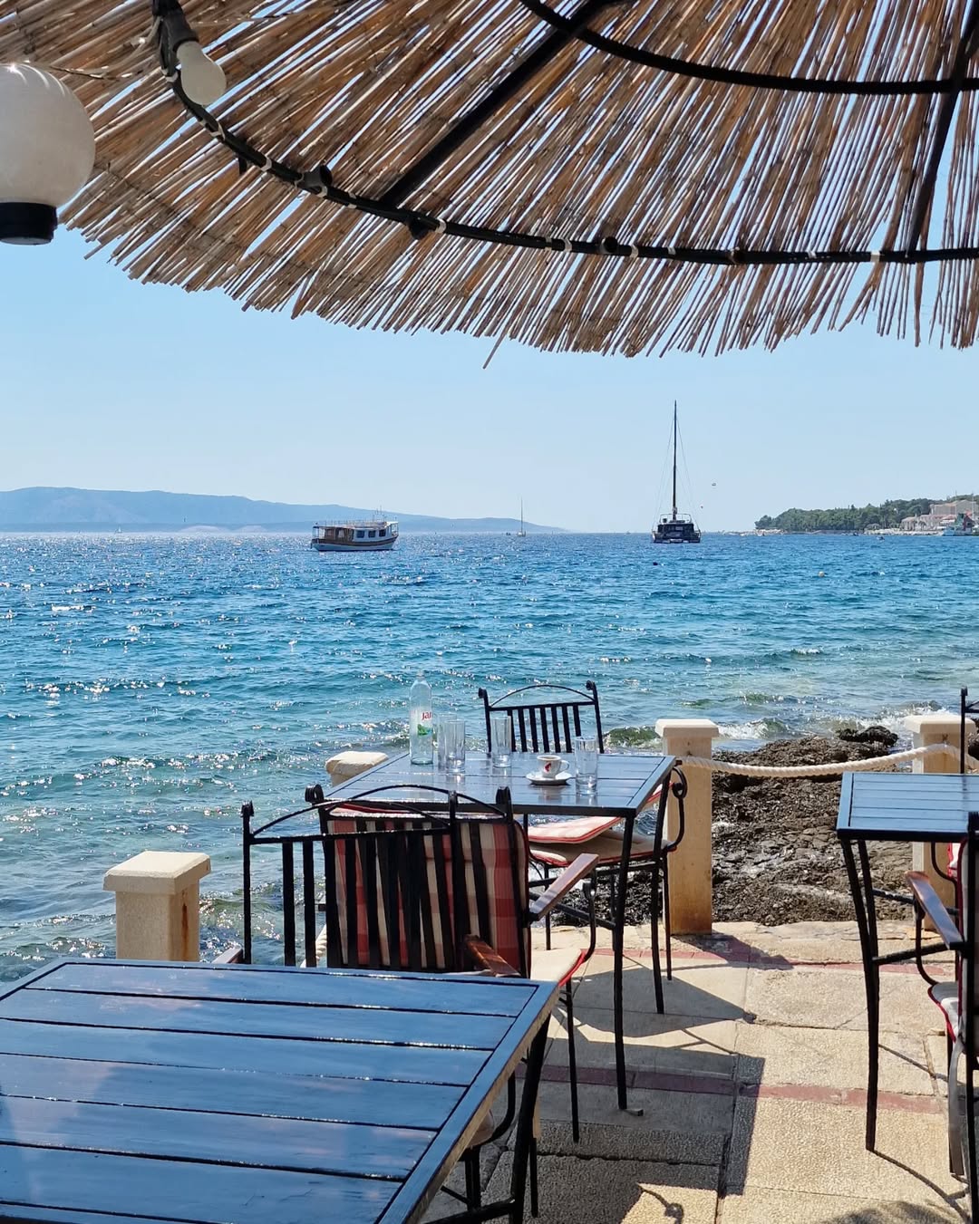 Pronašli smo restoran na najljepšoj plaži u Bolu koji ćete htjeti posjetiti već ovog ljeta