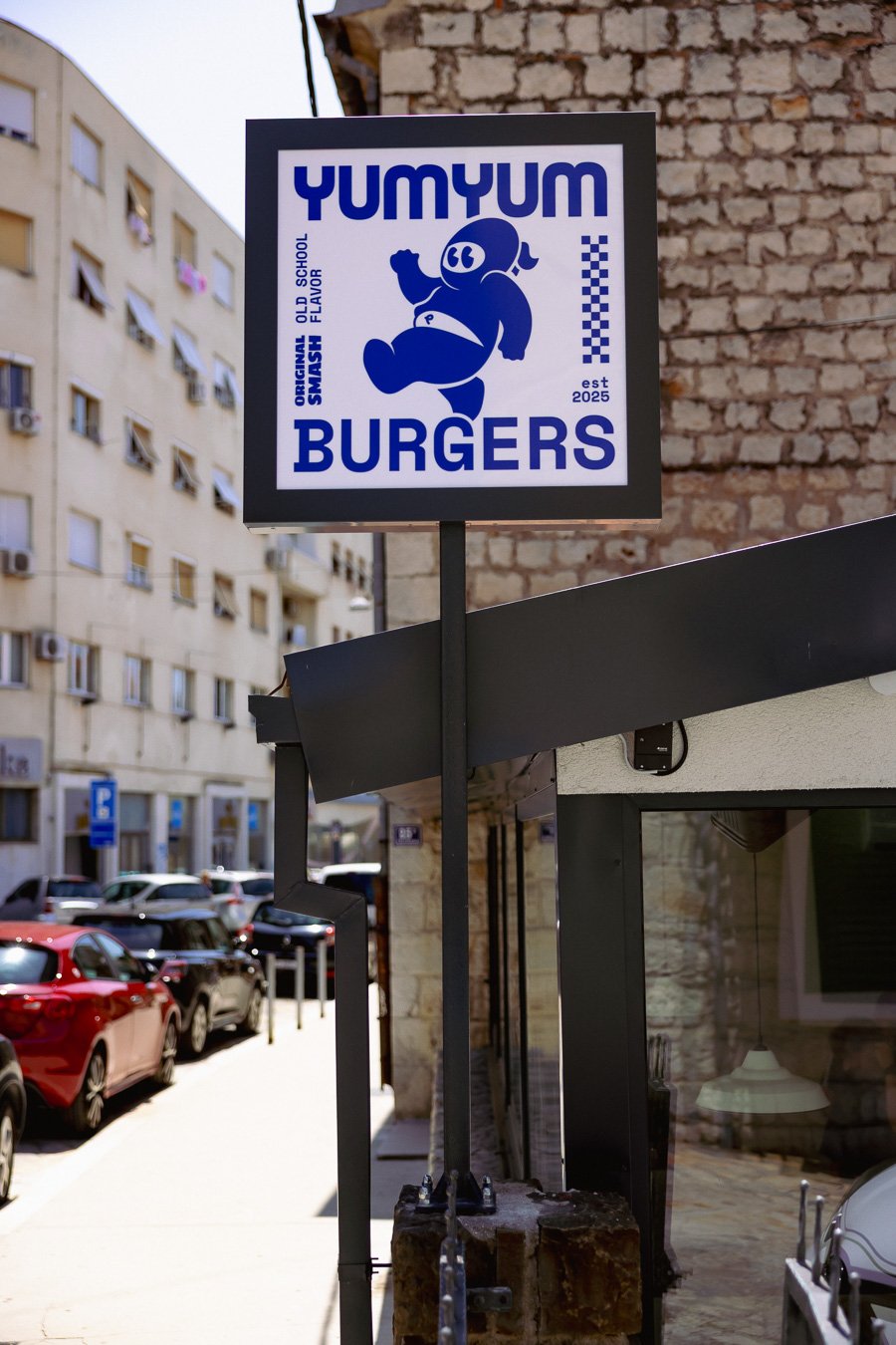 yum yum burgeri