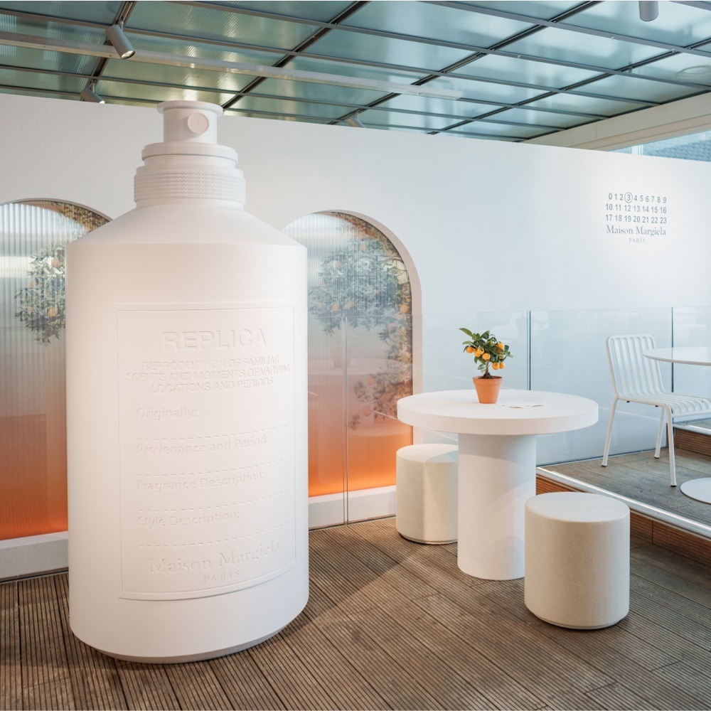 Maison Margiela ima pop-up café u Amsterdamu – na vrhu kultne robne kuće. Svi ga mogu posjetiti