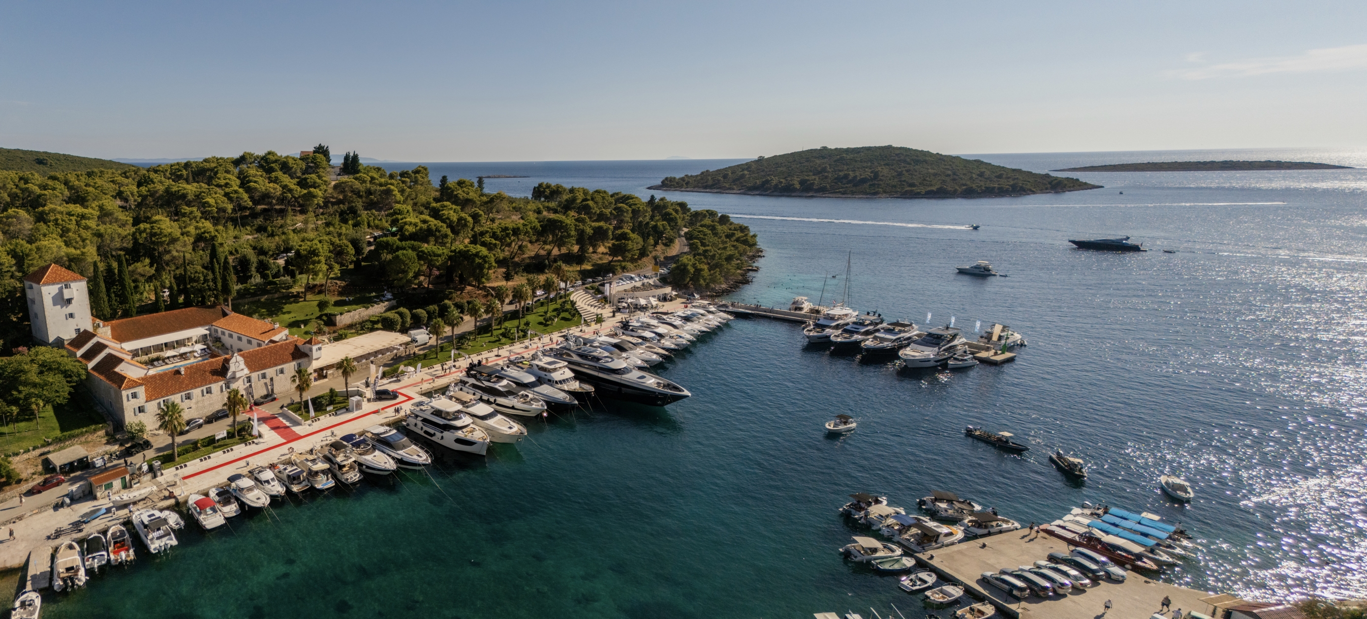Martinis Marchi Summer Party je oduševio: Spoj yachtinga, mode, umjetnosti i gastronomije na Šolti