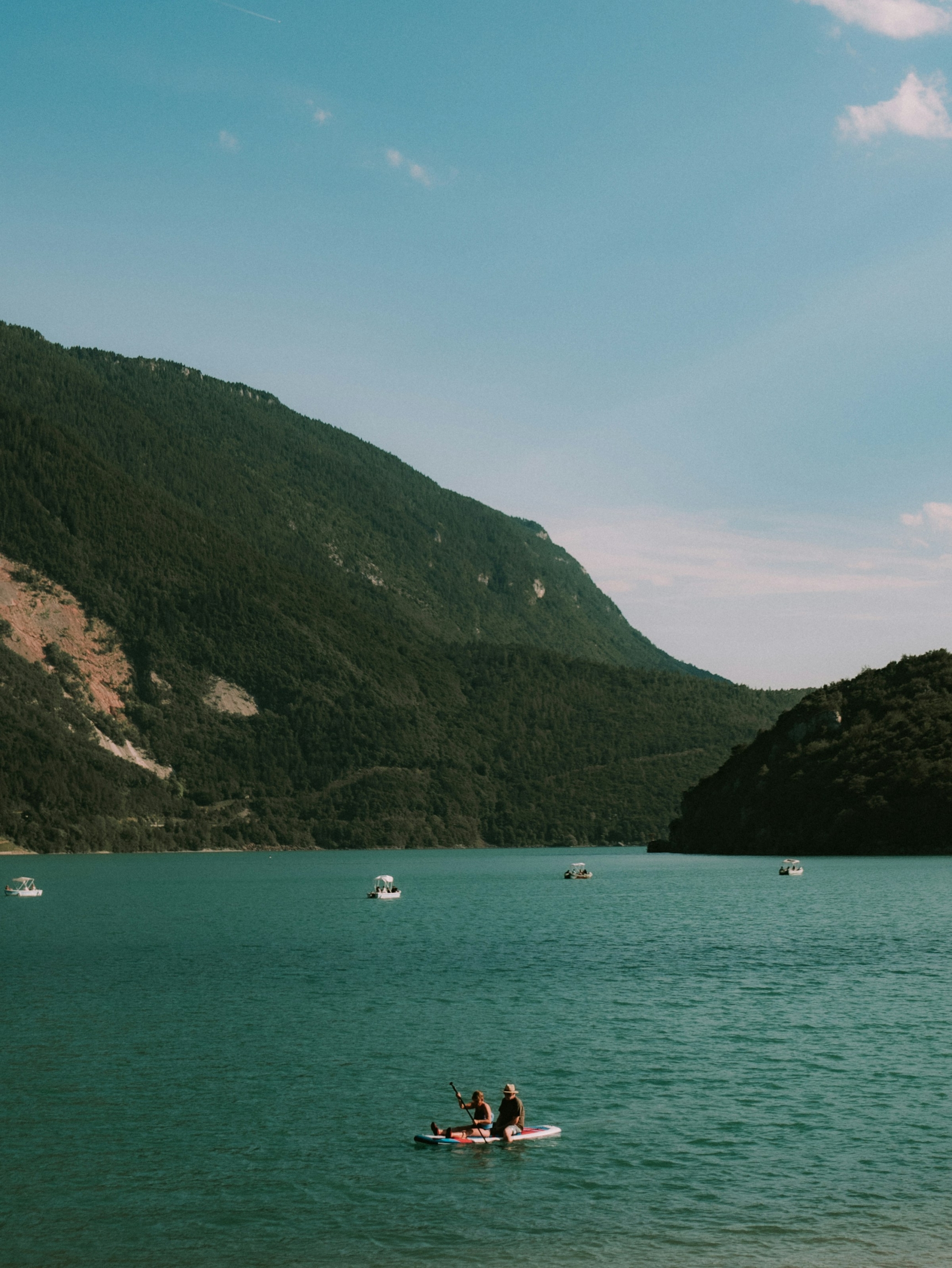Lago di Molveno je za mnoge najljepše jezero Italije. Ovaj biser u srcu Dolomita vrijedi otkriti