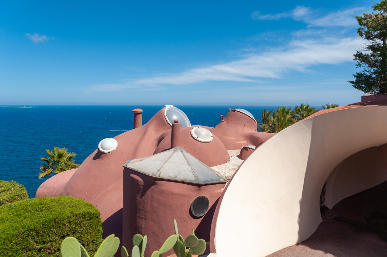 Palais-Bulles_JWackenhut_iStock-1148179980