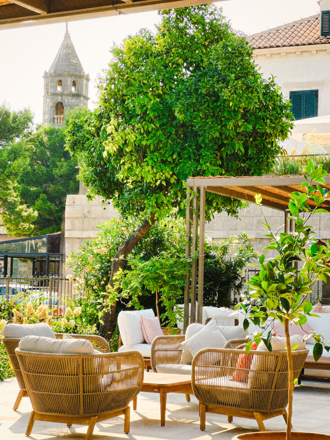 Garden Terrace & Bar