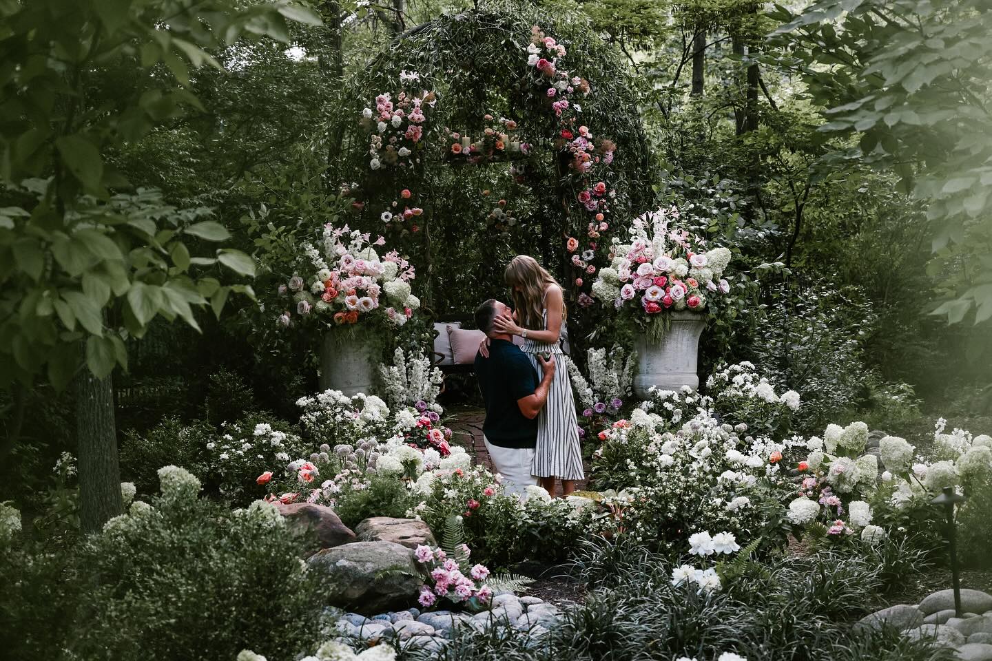 Udaje se Taylor Swift. Zaruke je objavila uz bajkovite fotografije s Travisom Kelceom