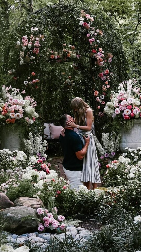 Udaje se Taylor Swift. Zaruke je objavila uz bajkovite fotografije s Travisom Kelceom