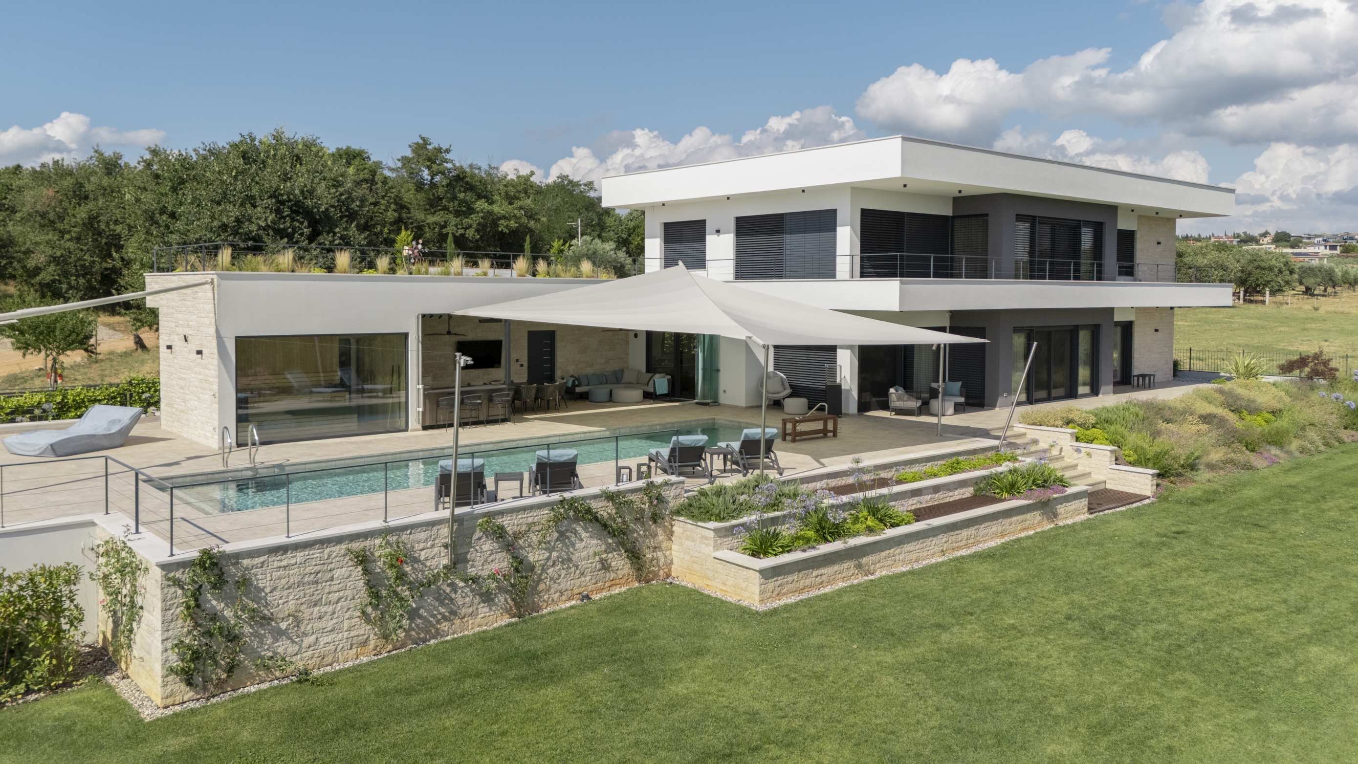 Ljetni san u Istri: Villa Kaštelir dom je koji odiše mediteranskom jednostavnošću i elegancijom