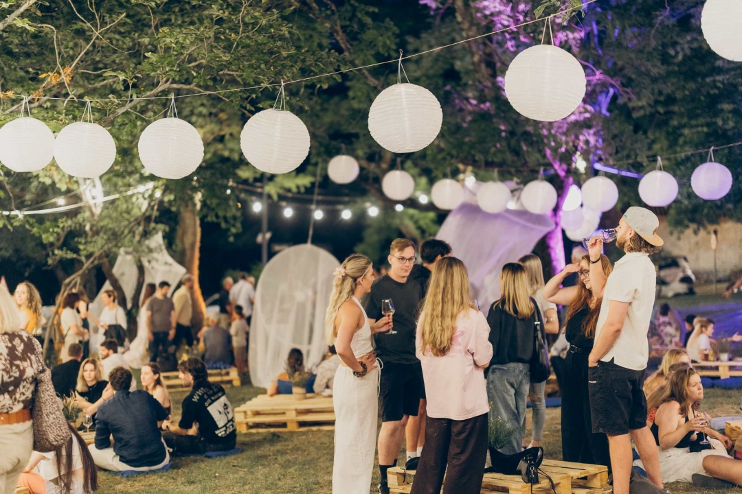Najglamuroznija noć ljeta u Labinu: Treći Wine&Music Night u stilu Velikog Gatsbyja