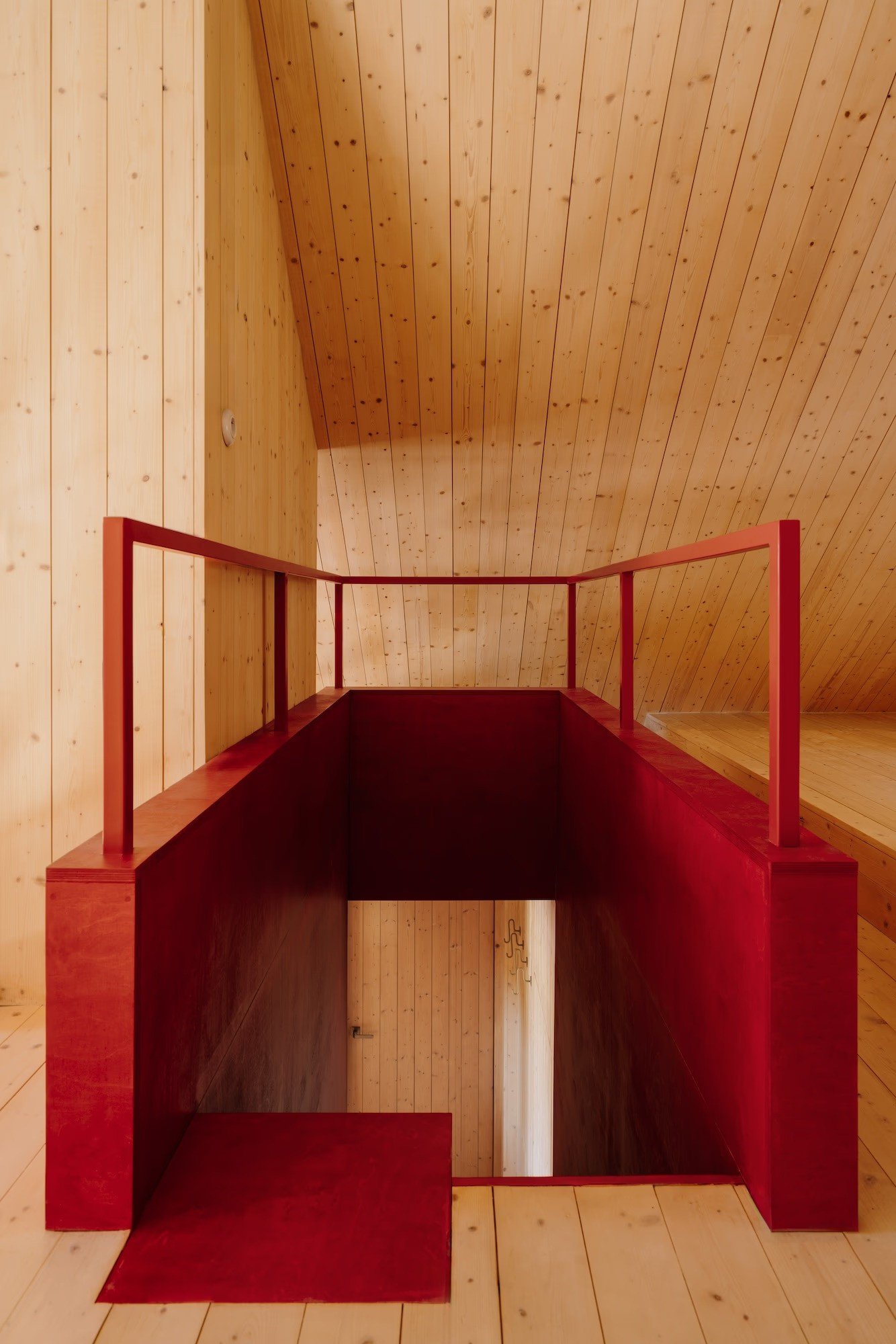 crvena kuća u šumi_Migdał Studio (4)