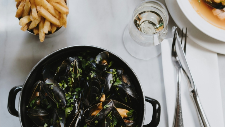dagnje i vino-Unsplash
