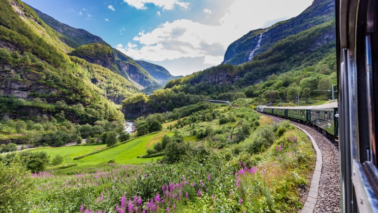 noćni vlakovi_HildaWeges_iStock-1169835188