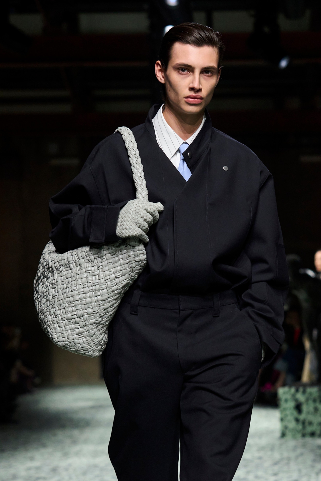 Bottega Veneta je korporativni stil i muške dodatke ovim komadima digla stepenicu (luksuza) više