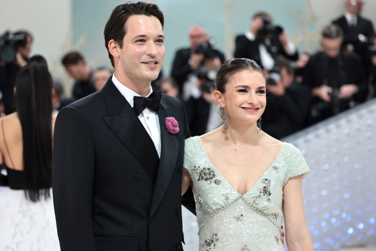 Nick Brown i Chloe Malle,