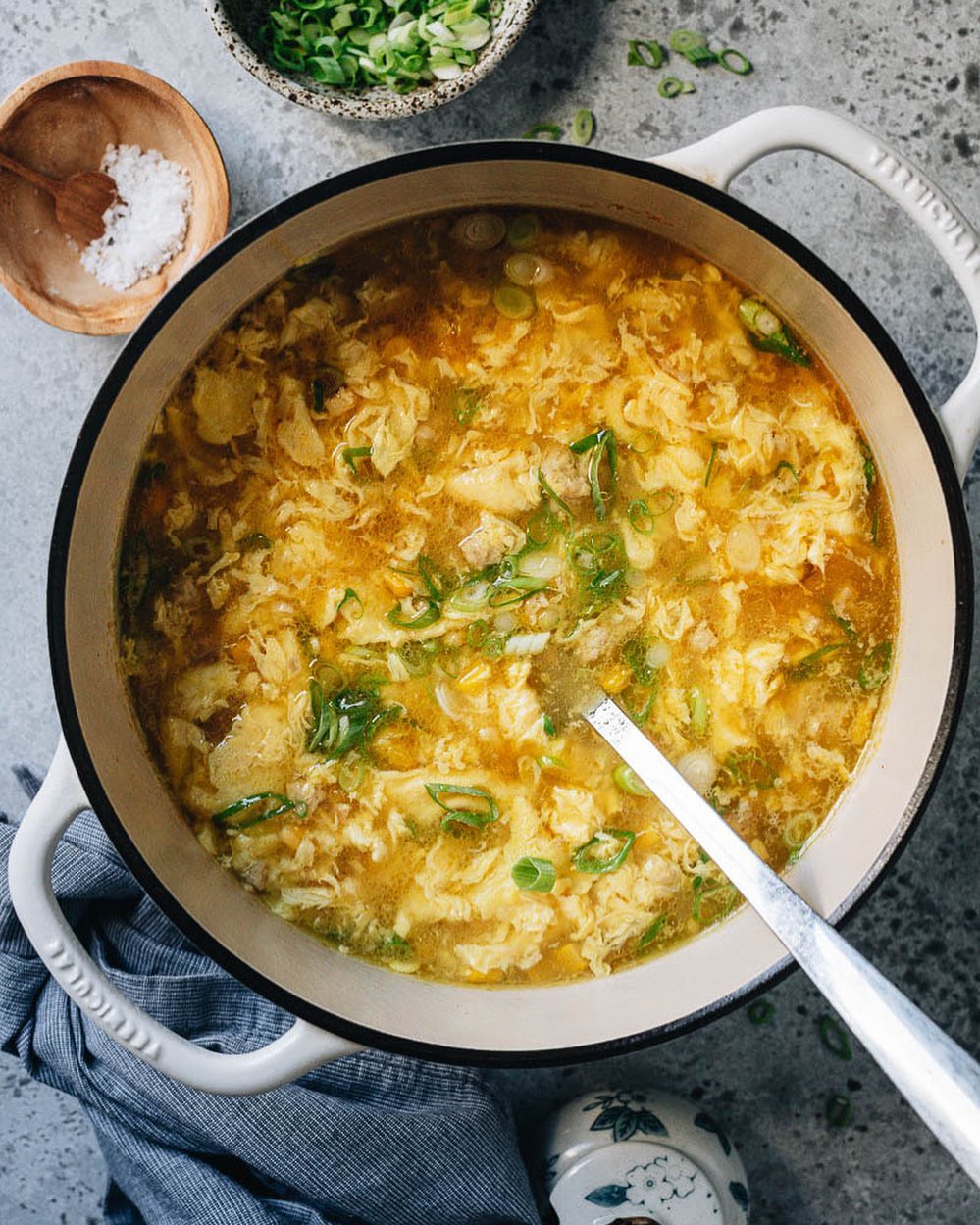 Znate li što je Egg Drop Soup? Ova savršeno ukusna kineska juha gotova je u 10 minuta