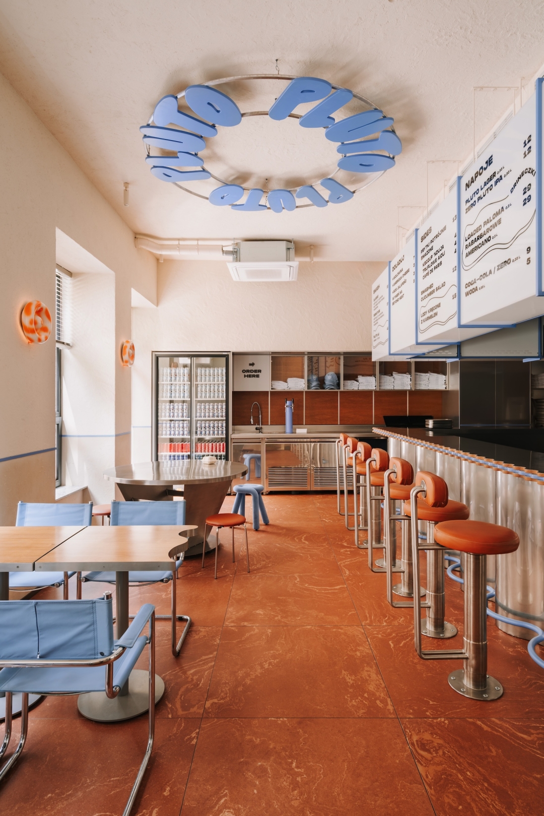 Pluto burger bar: Smash burgeri, dopamine keksi, sladoledi, shakeovi – i interijer koji je wow!