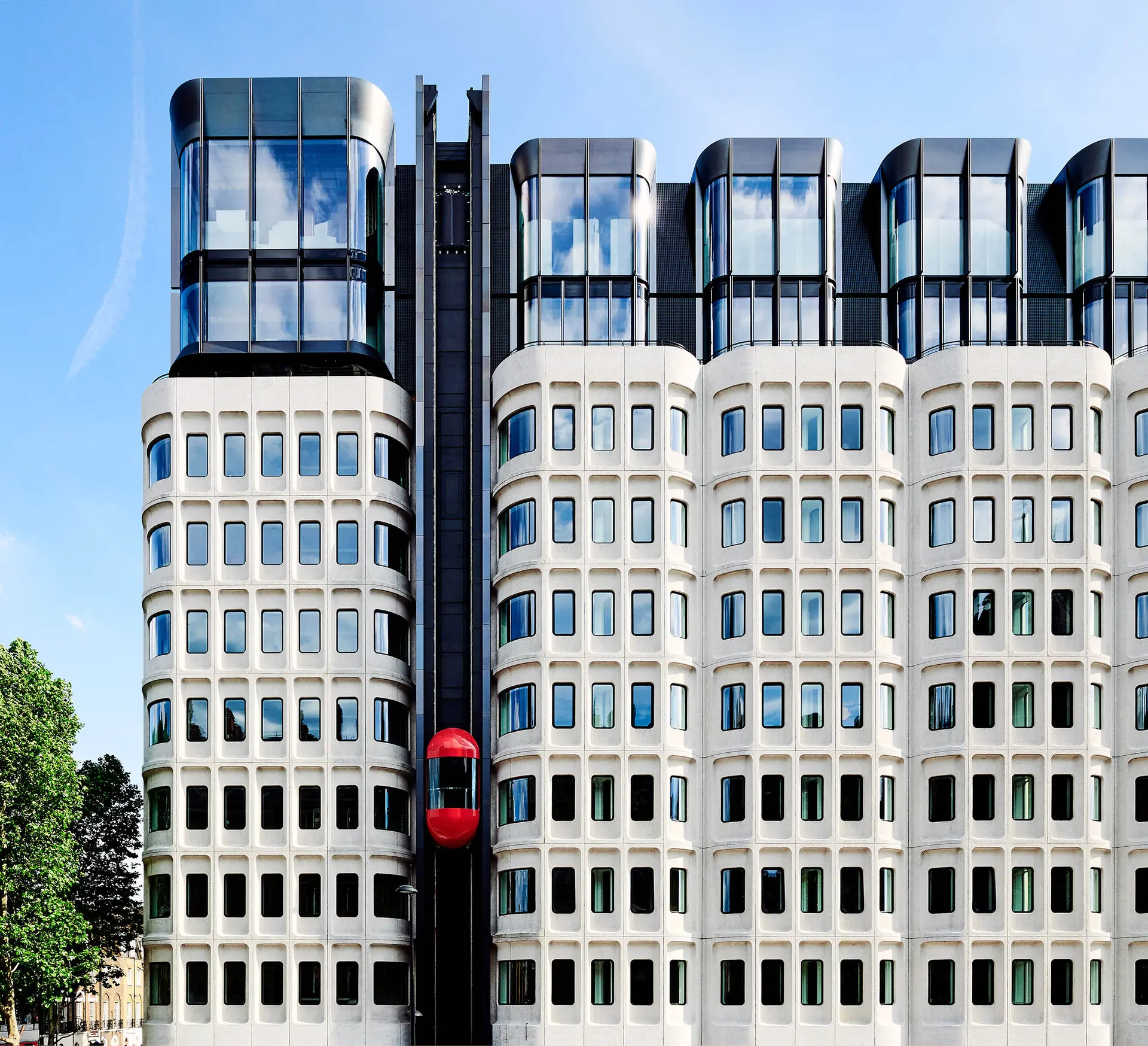 Ovo je jedan od najposebnijih hotela u Londonu: Želimo se provozati ovim panoramskim liftom u obliku pilule