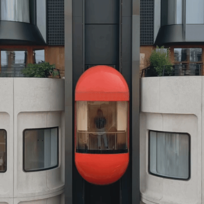 Ovo je jedan od najposebnijih hotela u Londonu: Želimo se provozati ovim panoramskim liftom u obliku pilule