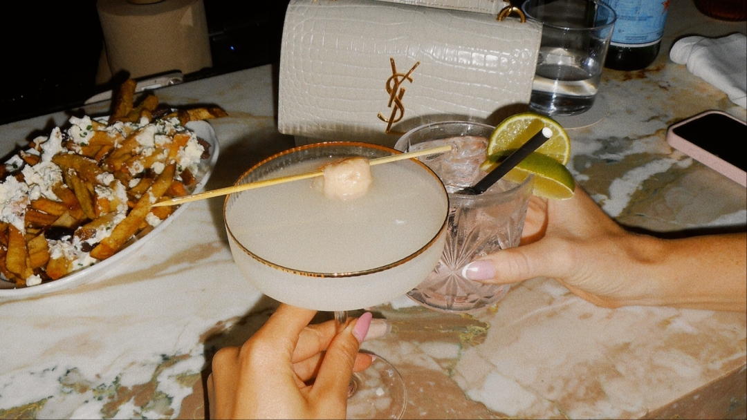 sit-at-the-bar-september-naslovna