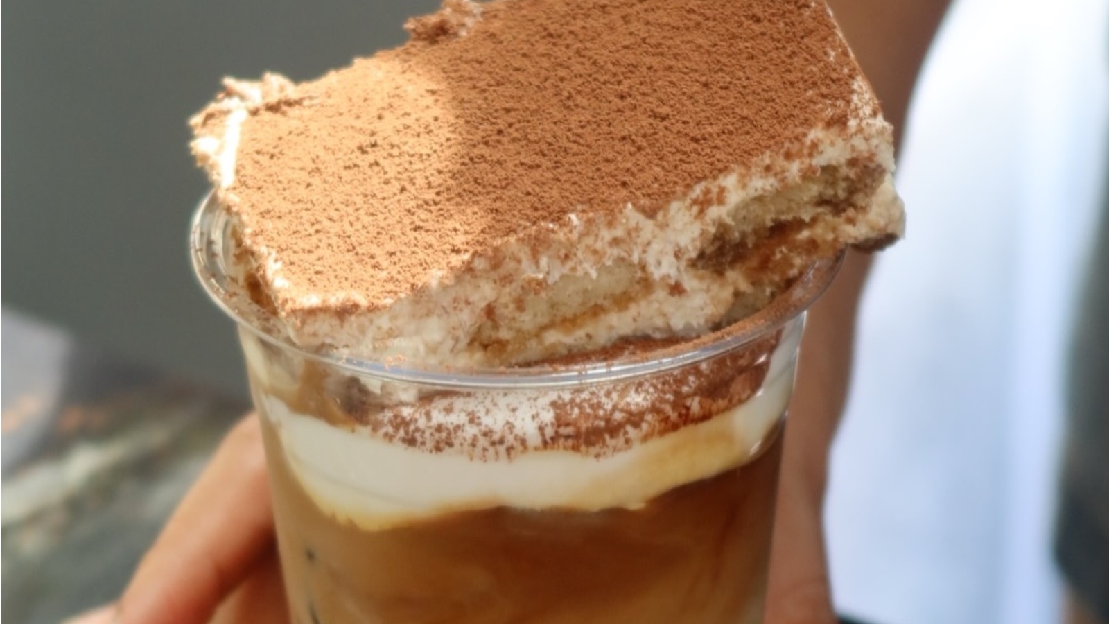 Biste li probali Tiramisu Latte i Peanut Butter Croissant Latte? Spoj kave i popularnih deserata osvaja svijet