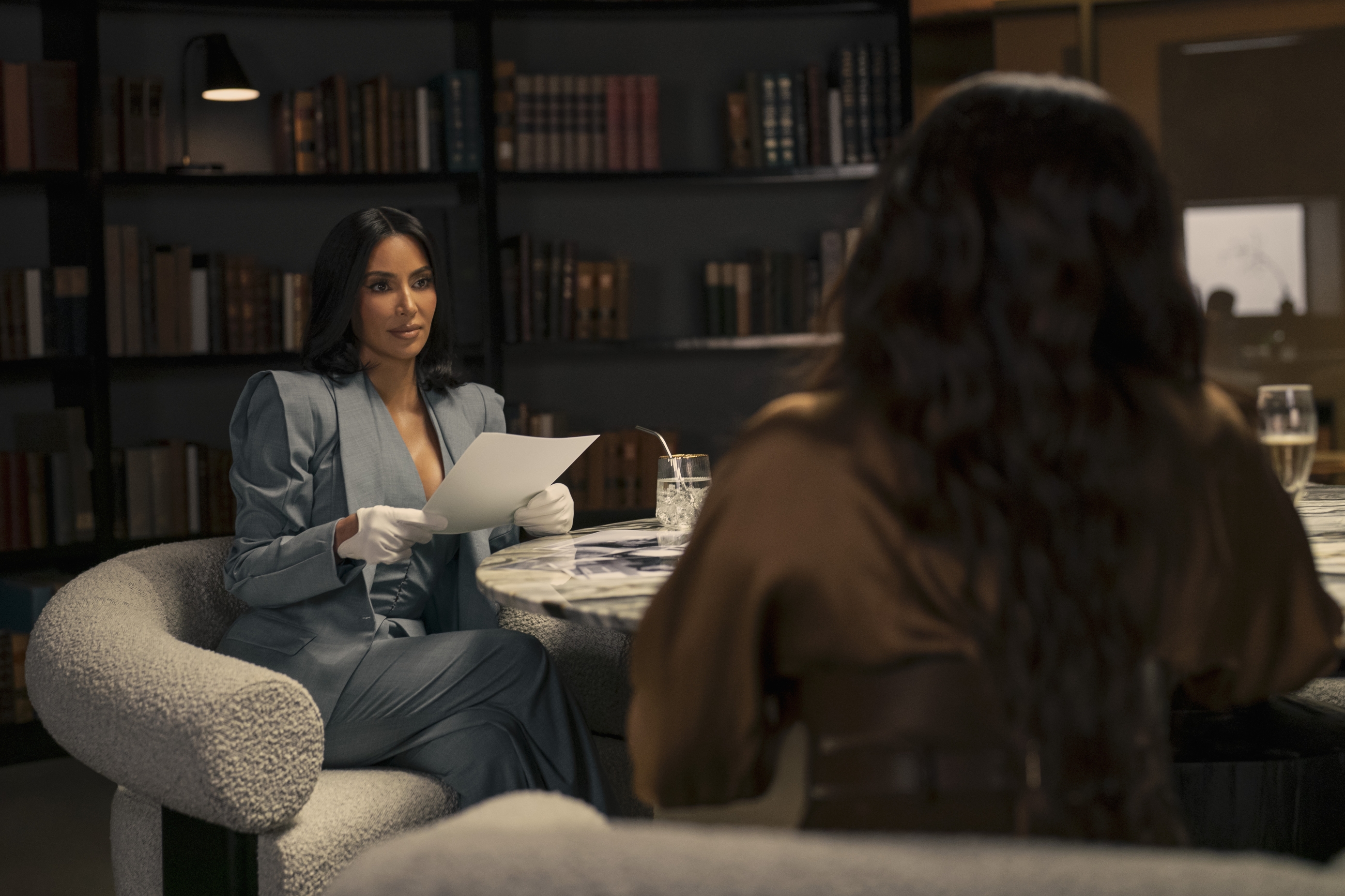 Čekajte, ali ova serija s Kim K bi zapravo mogla biti baš dobra. Ostatak glumačke ekipe nam daje nadu