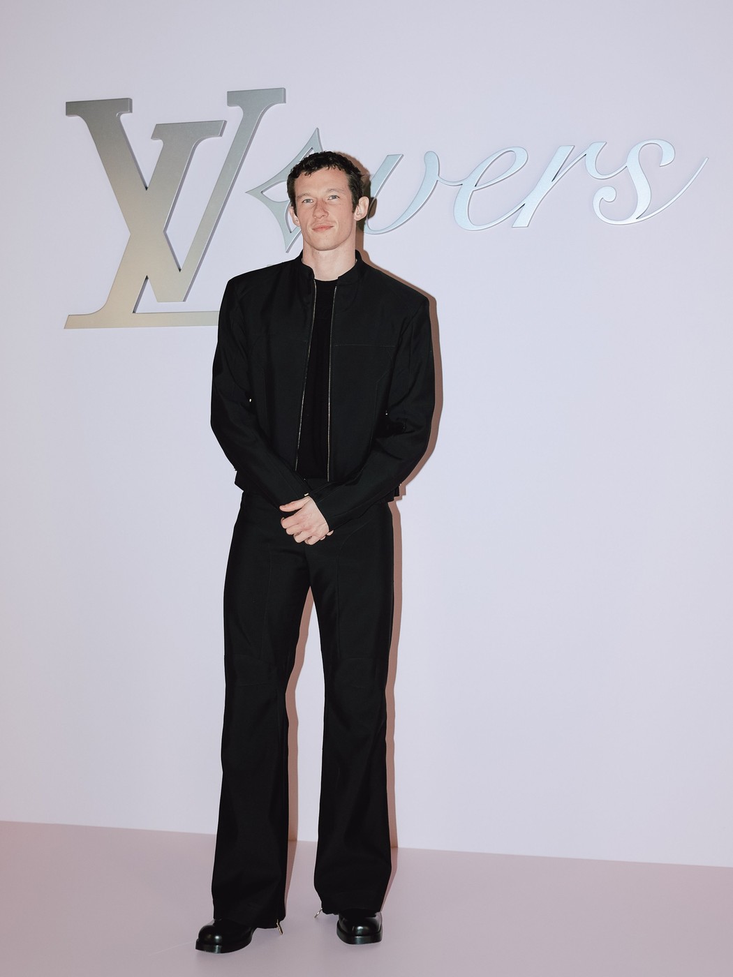 Callum Turner na Louis Vuitton reviji