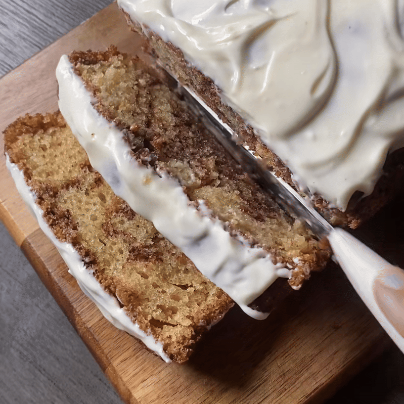Umjesto klasičnih cimet rolica, na red je došao cinnamon roll kolač – imamo odličan recept