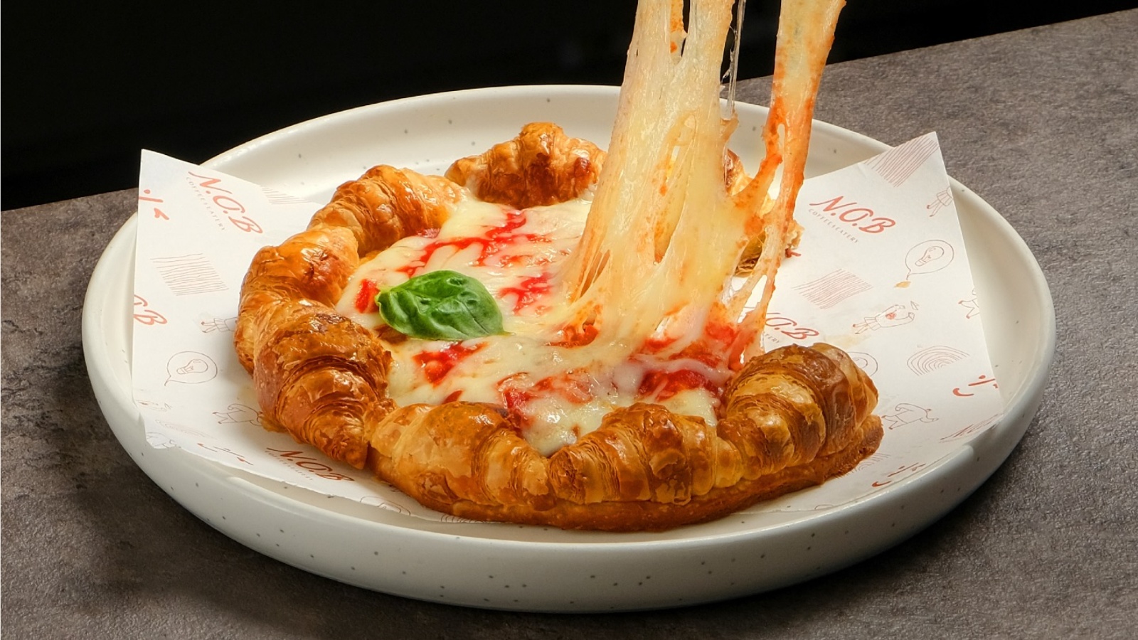 Može li nadmašiti čokoladu? Novi gastro trend također stiže iz Dubaija, a riječ je o croissant pizzi