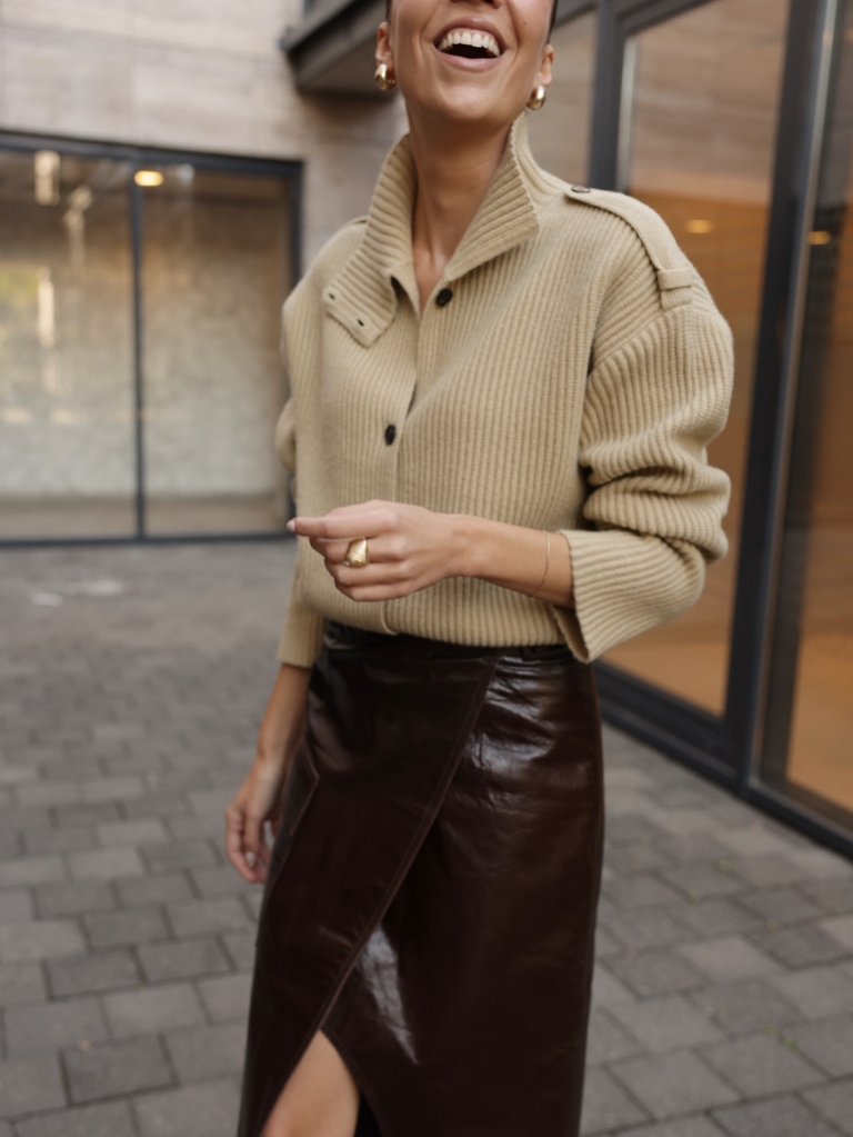 Outfit tjedna: Ivana Vukušić stilizira viralni Massimo Dutti kardigan s još jednim velikim trendom sezone