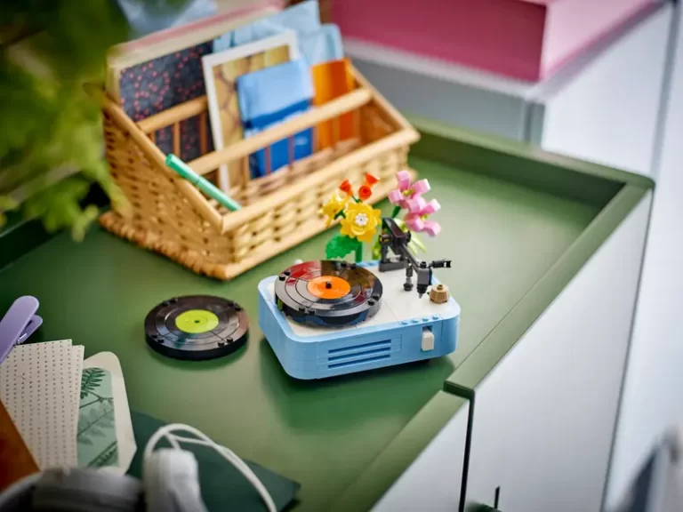 LEGO Creator 3-u-1 set Gramofon s cvijećem (2)