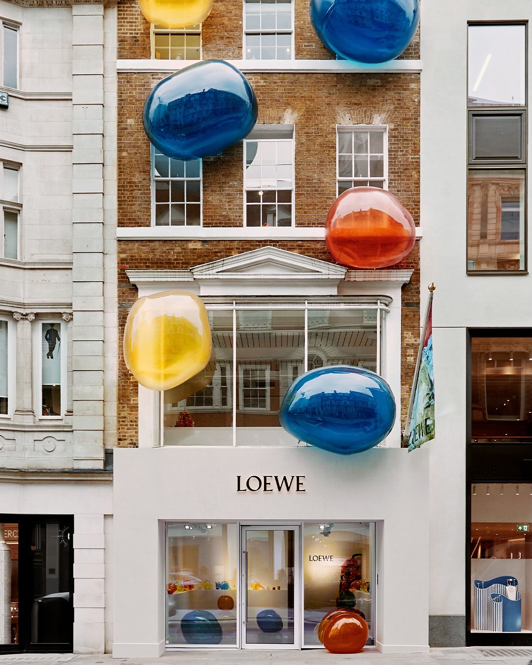 LOEWE transformira londonsku gradsku kuću u mirisni laboratorij pun mjehurića