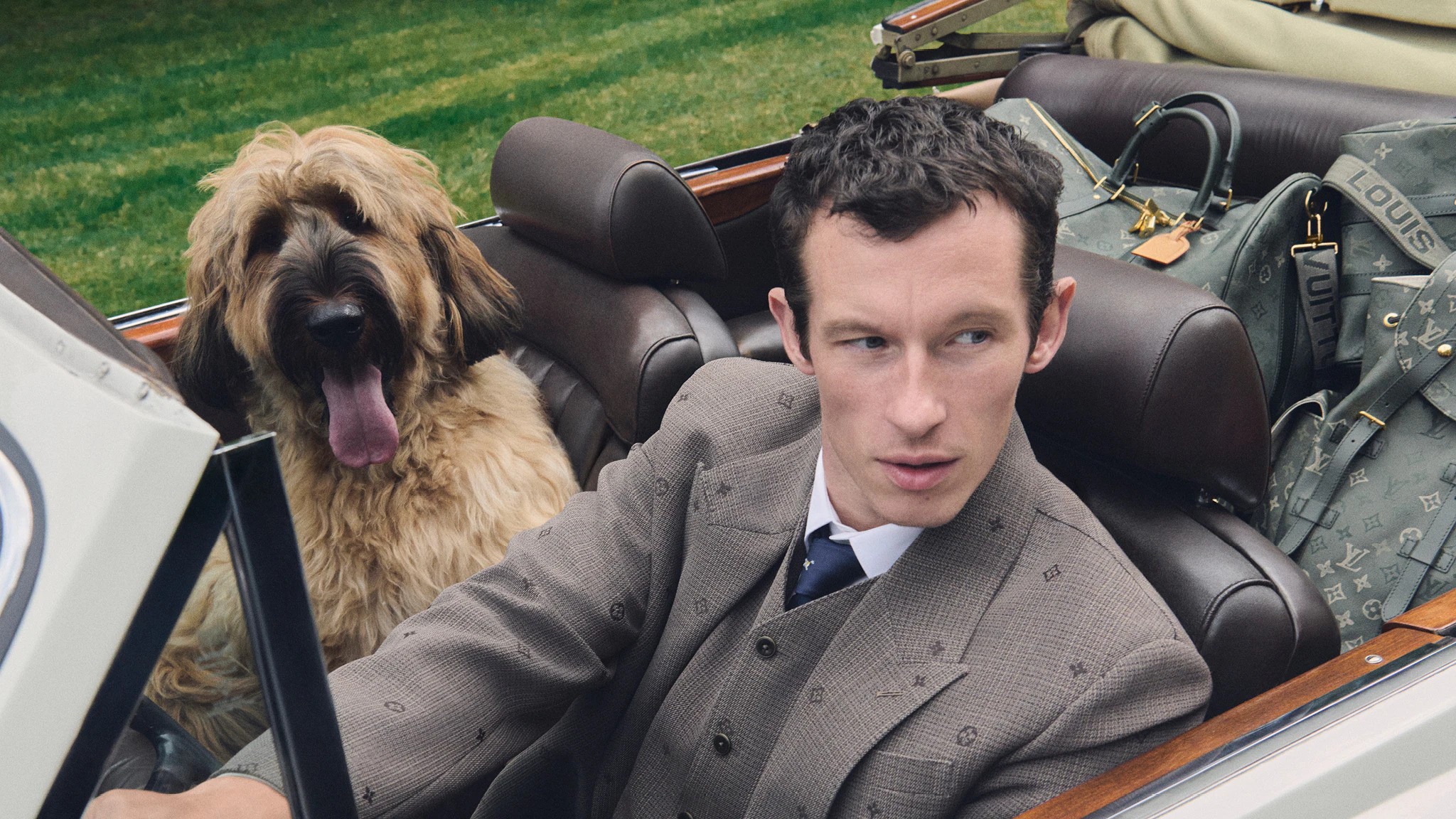 Callum Turner okružen psima? Da, i to smo dobili i to u novoj Louis Vuitton kampanji
