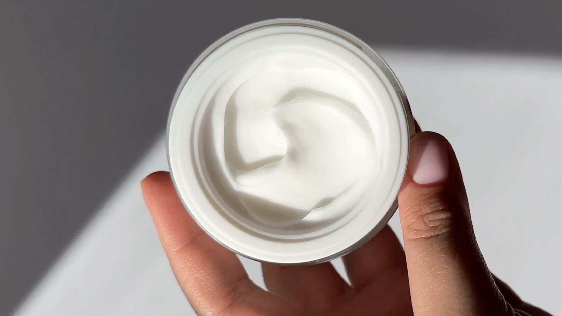 Journal Beauty Pick: Noćna krema koja obnavlja i pomlađuje kožu dok spavate