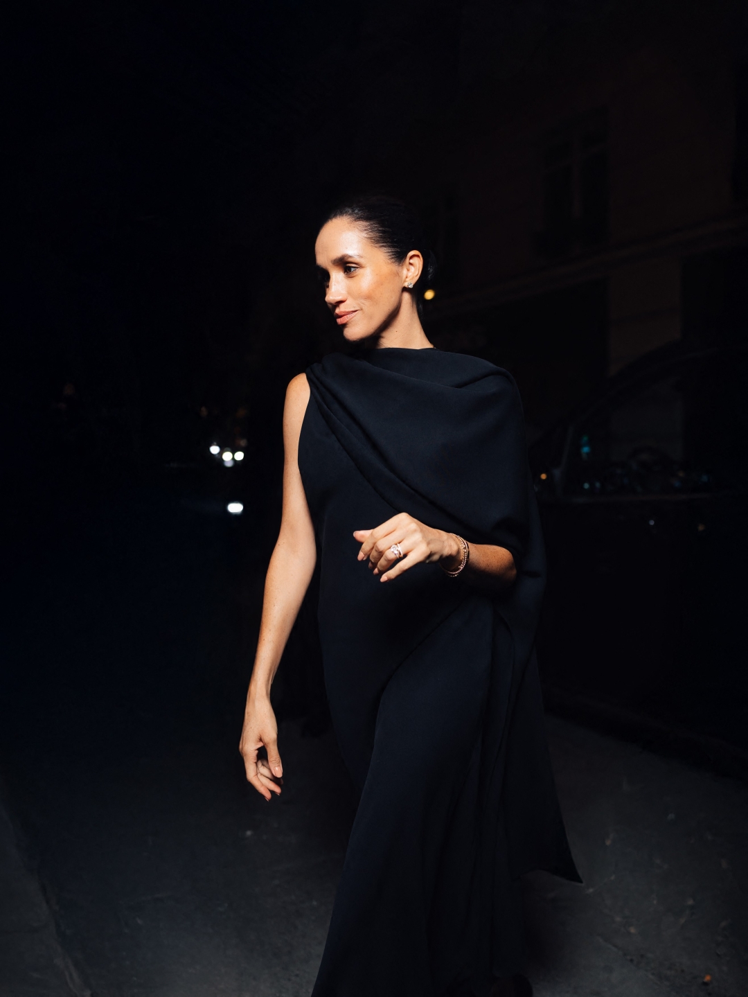 Meghan Markle se ukazala u Europi: Podržala novu Balenciagu, revija pala u drugi plan
