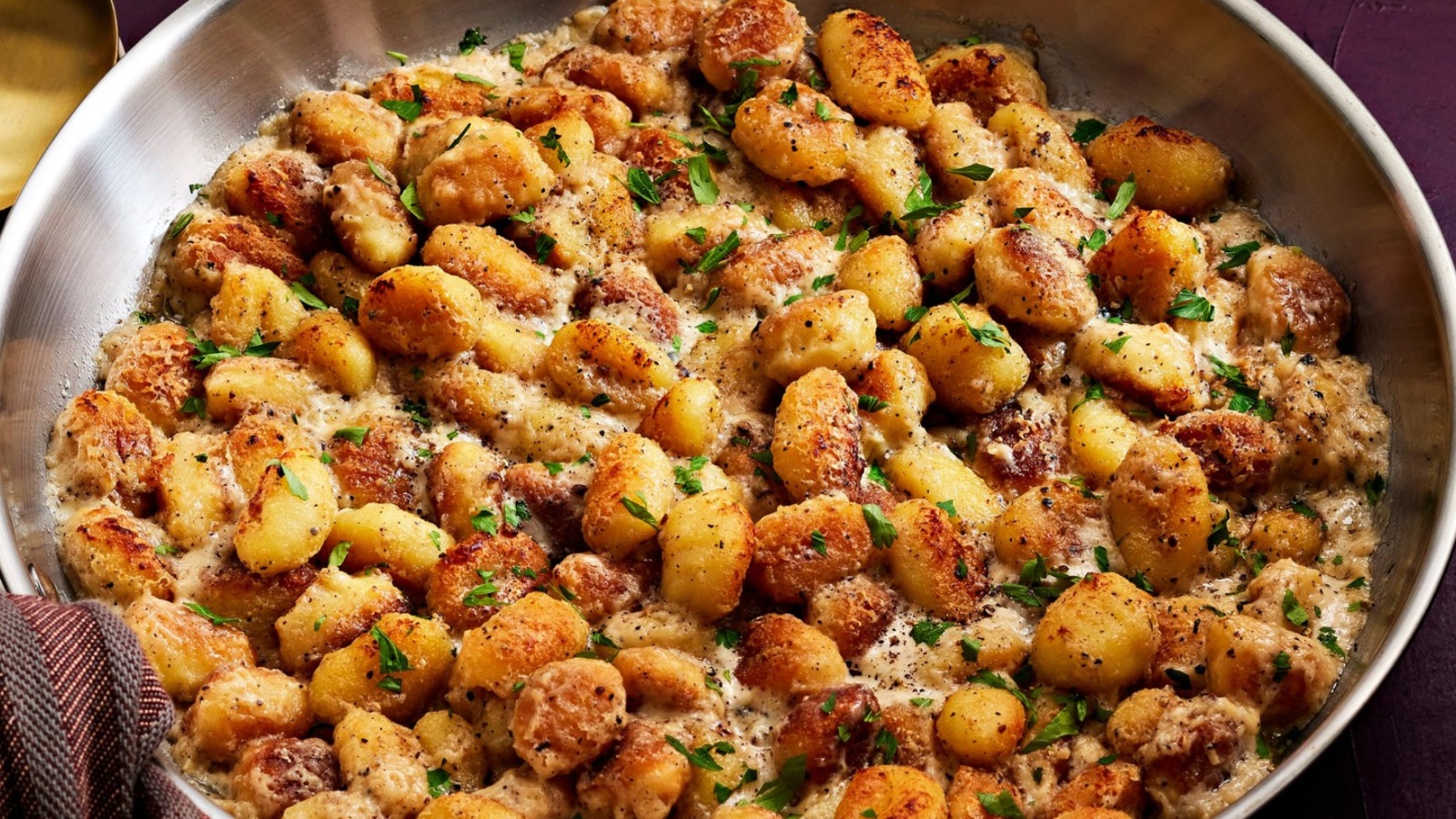 Ovu kremastu juhu od piletine i njoka mogli bismo jesti svaki dan. Imamo recept