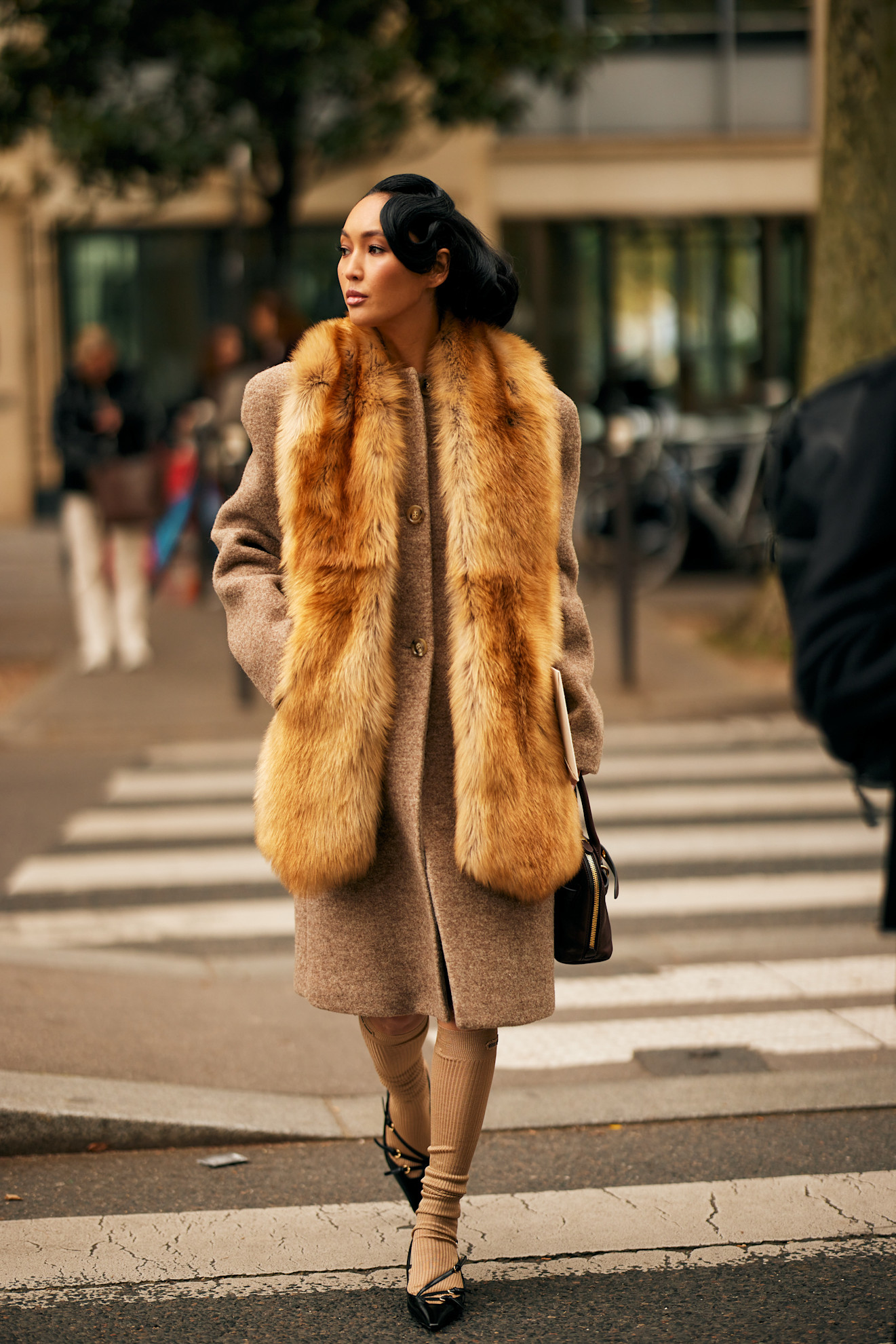 Mob wife estetika i dalje živi, ali evoluira u retro stil 50-ih. Što mislimo o tome?