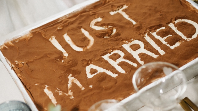 Tiramisu svadbena torta