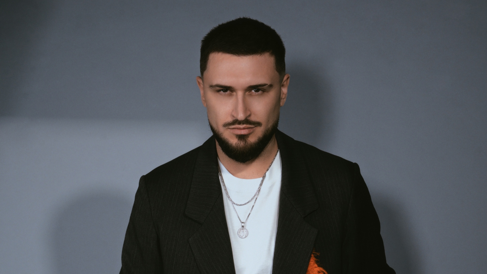 O mrtvima samo najbolje poručuje nam ToMa u novom singlu. A za nas sprema i veliki koncert