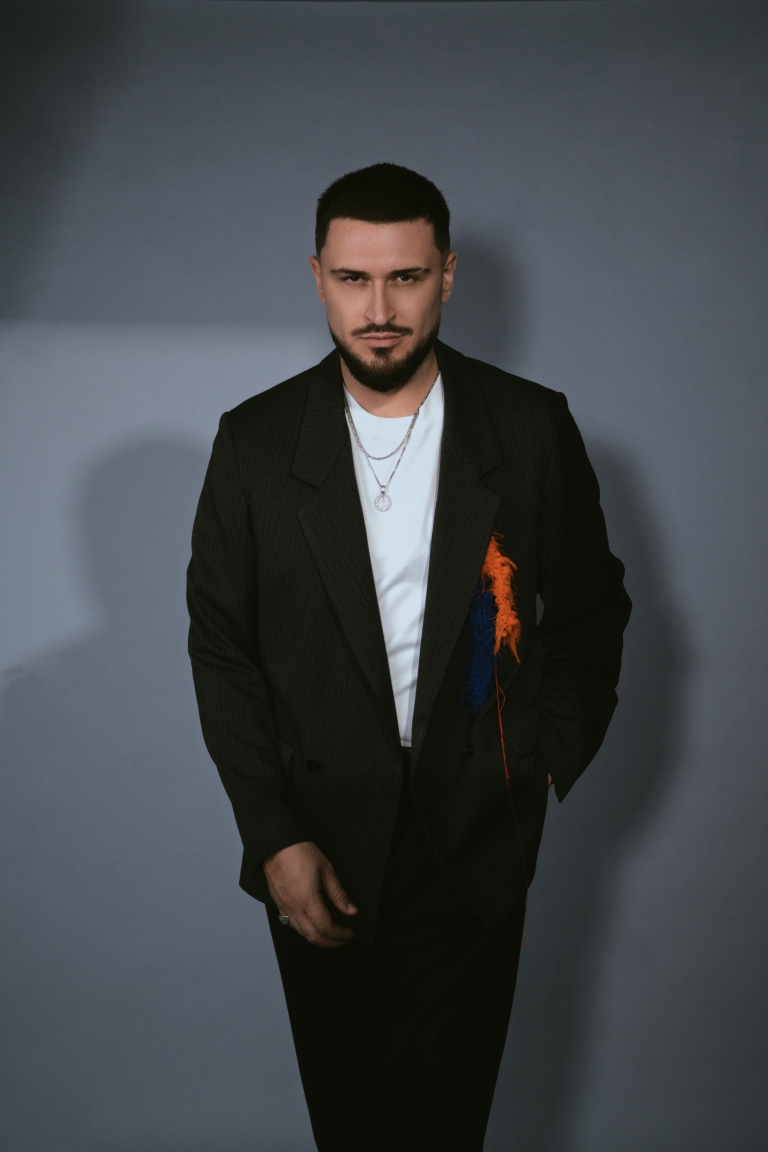 O mrtvima samo najbolje poručuje nam ToMa u novom singlu. A za nas sprema i veliki koncert