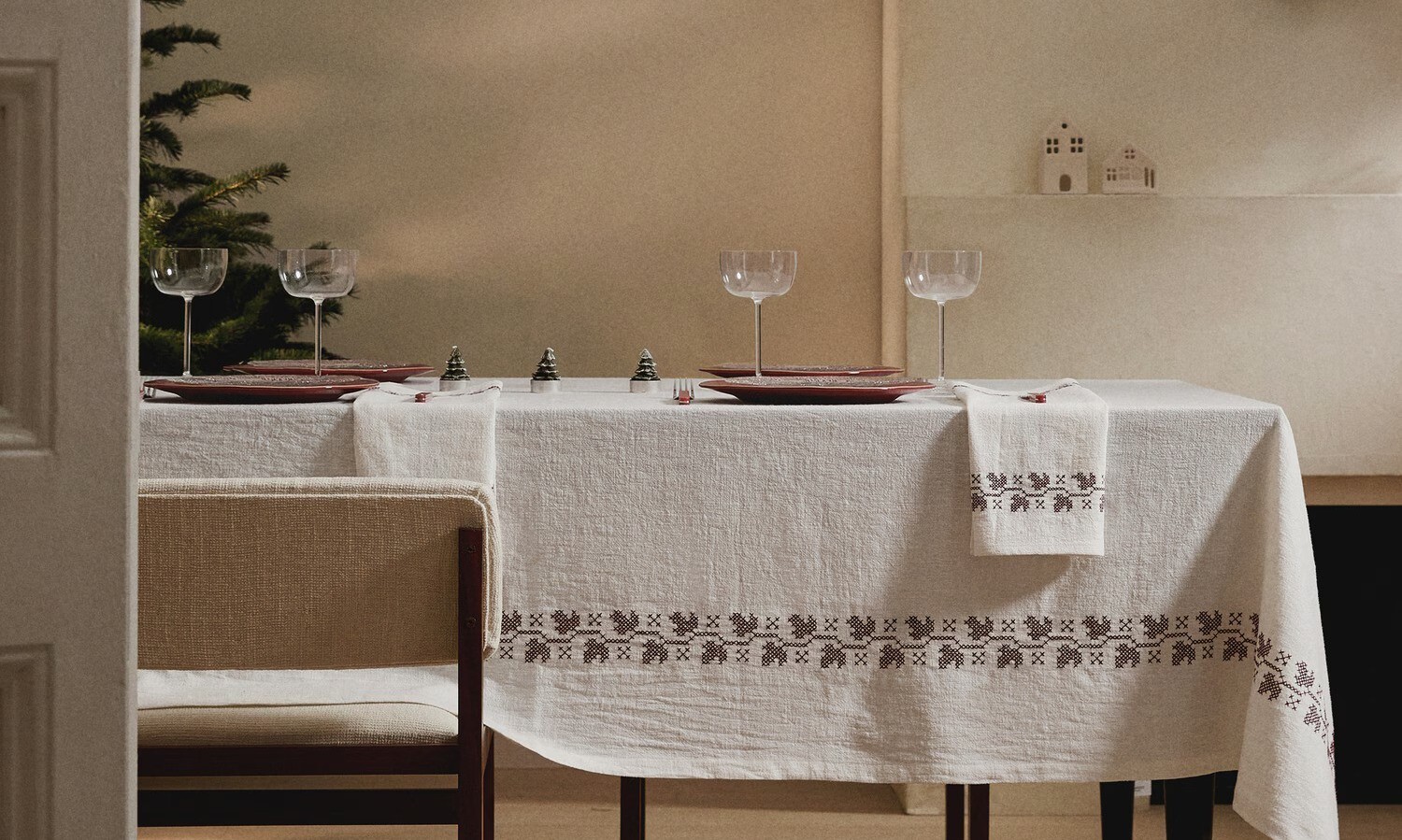 Tradicionalni Božić je u fokusu, a ovo su trendovi koje najavljuju high street brendovi