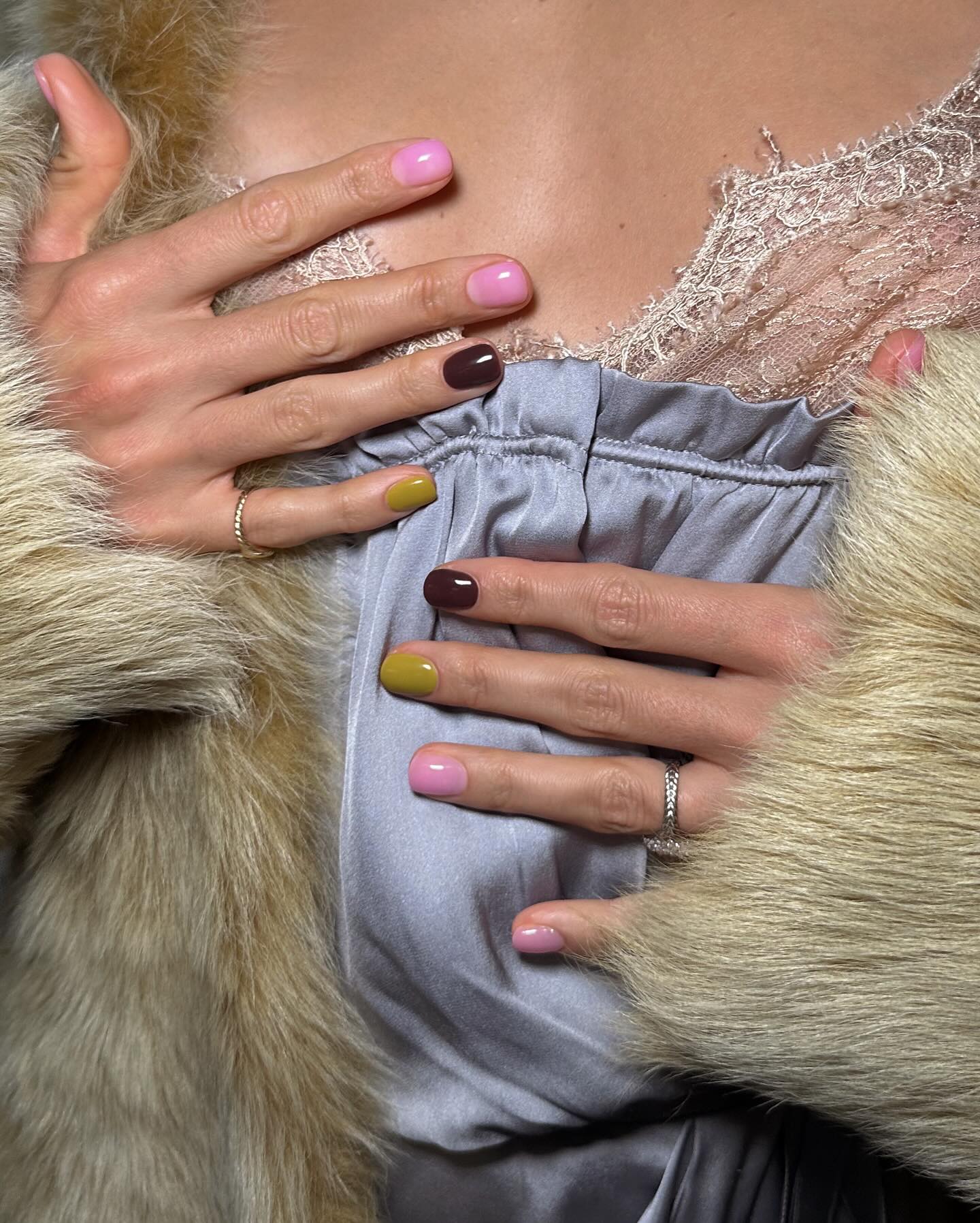 Mismatched nails: Retro trend kojem ove sezone ne odolijeva nijedna cool djevojka