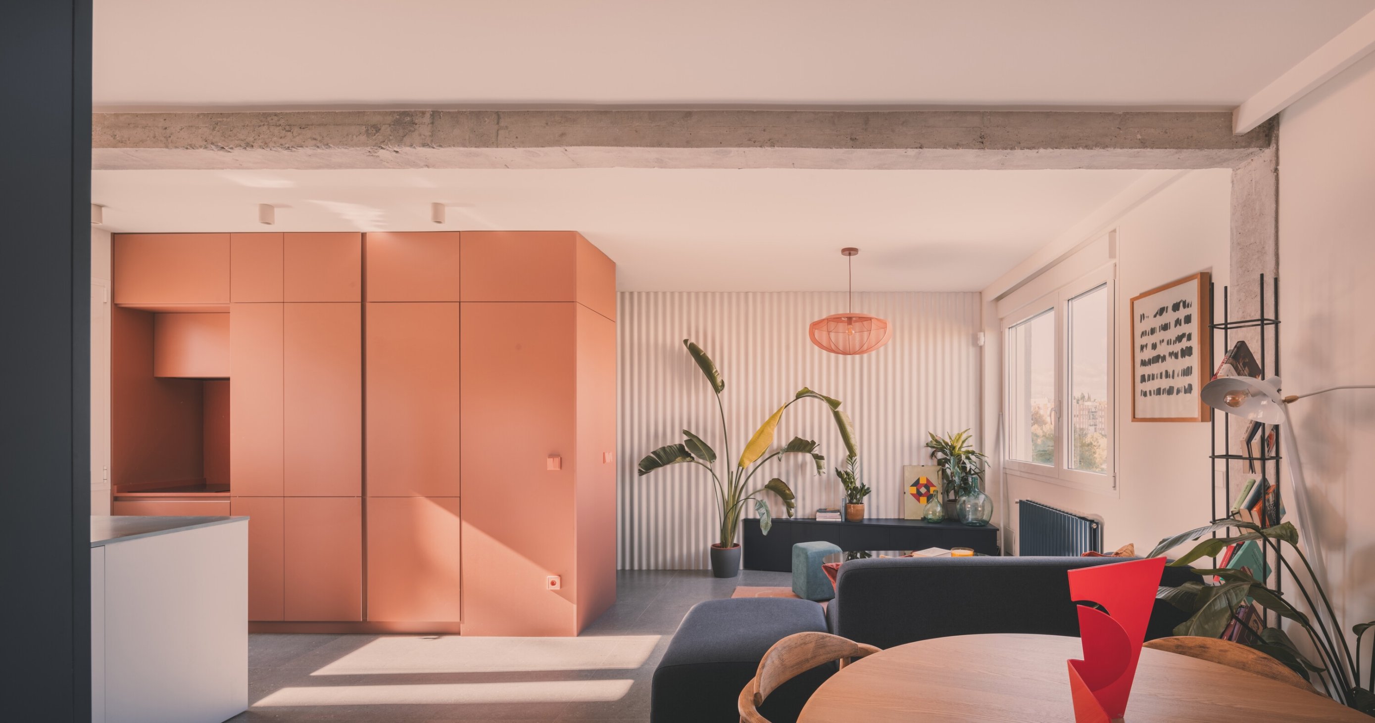 Pred vama je odlična transformacija stana iz 60-ih koji je pretvoren u topli suvremeni dom