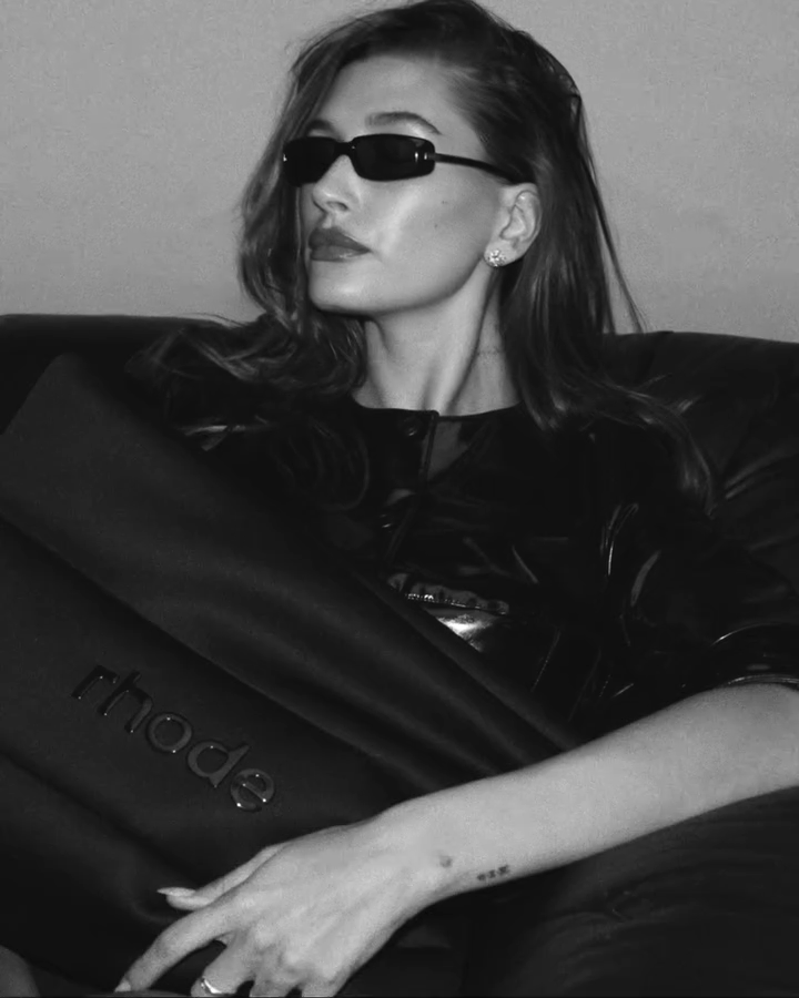 Omiljeni proizvodi Hailey Bieber i torba u koju stane apsolutno sve – stiže posebna Rhode kolekcija