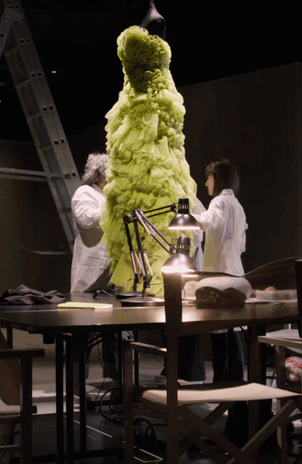 Armani Privé izložba u Milanu slavi 20 godina linije visoke mode i stignete ju pogledati do kraja prosinca