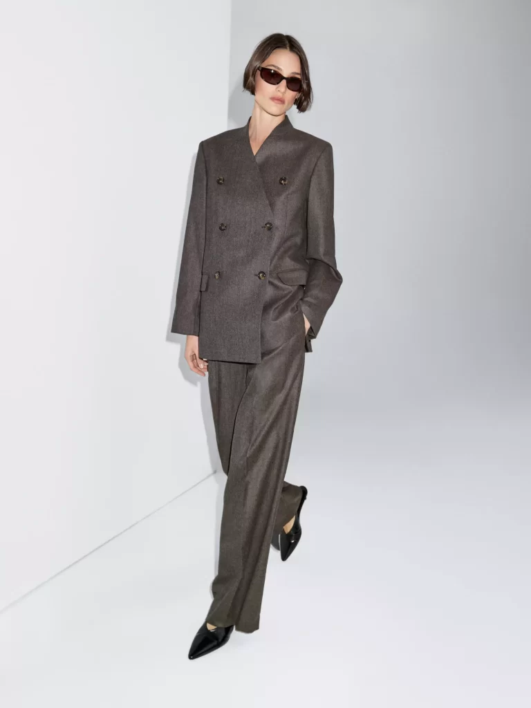 Nova generacija sakoa je pred nama. Zašto su svi odjednom opsjednuti s blejzerima bez revera?