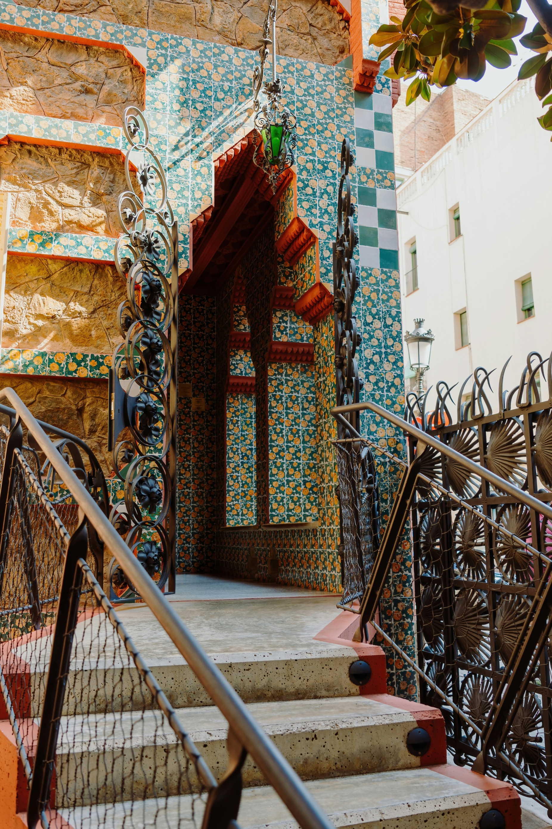 Casa Vicens_pourya-gohari-UD-C5W7Fyw8-unsplash