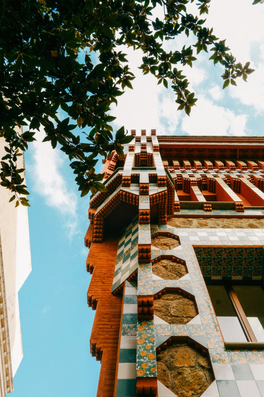 Casa Vicens_tuna-ekici-JCmnDdTv8HY-unsplash