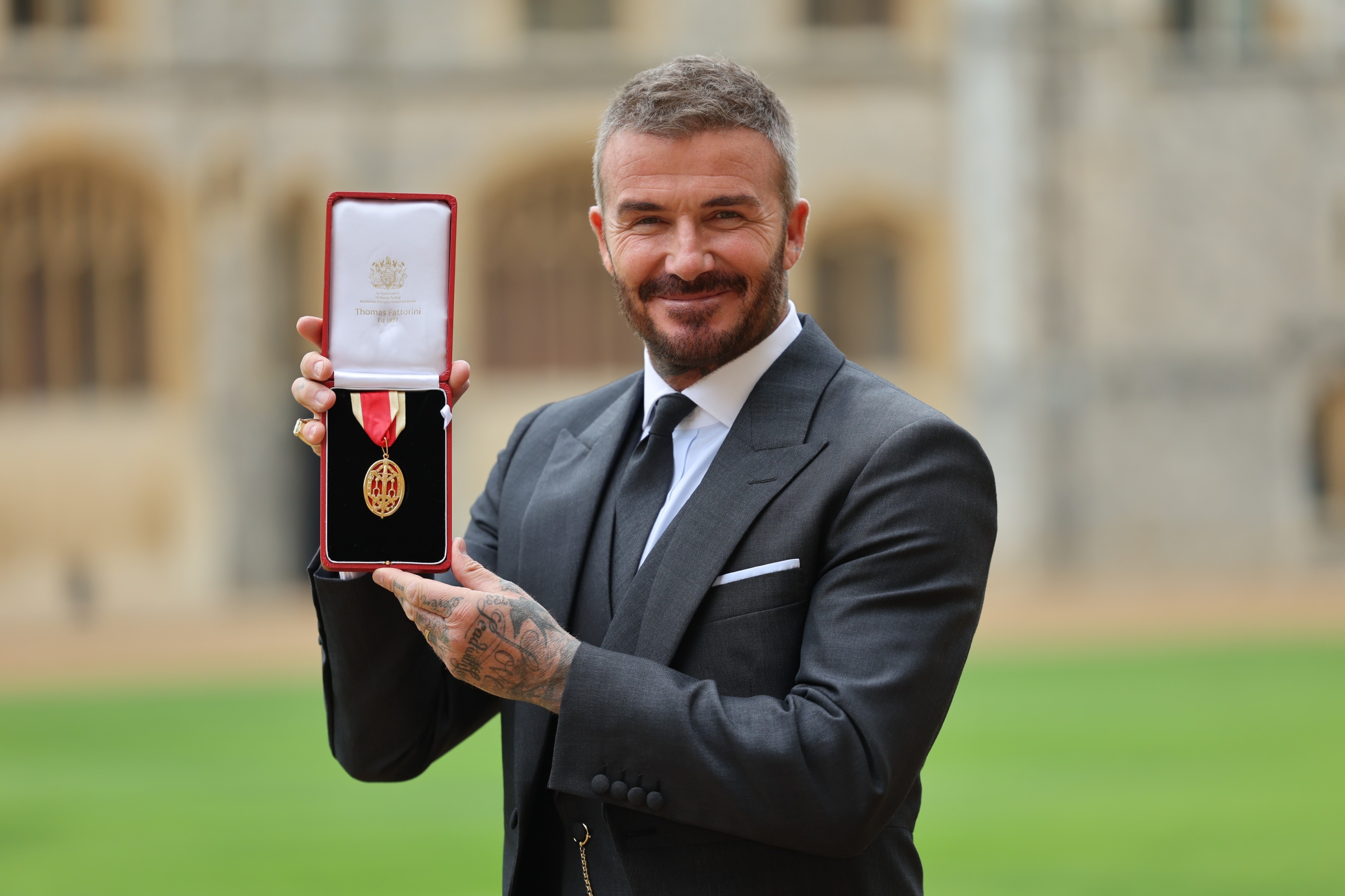 Sada je i službeno! Sir David Beckham postao vitez – evo kako je izgledala ceremonija